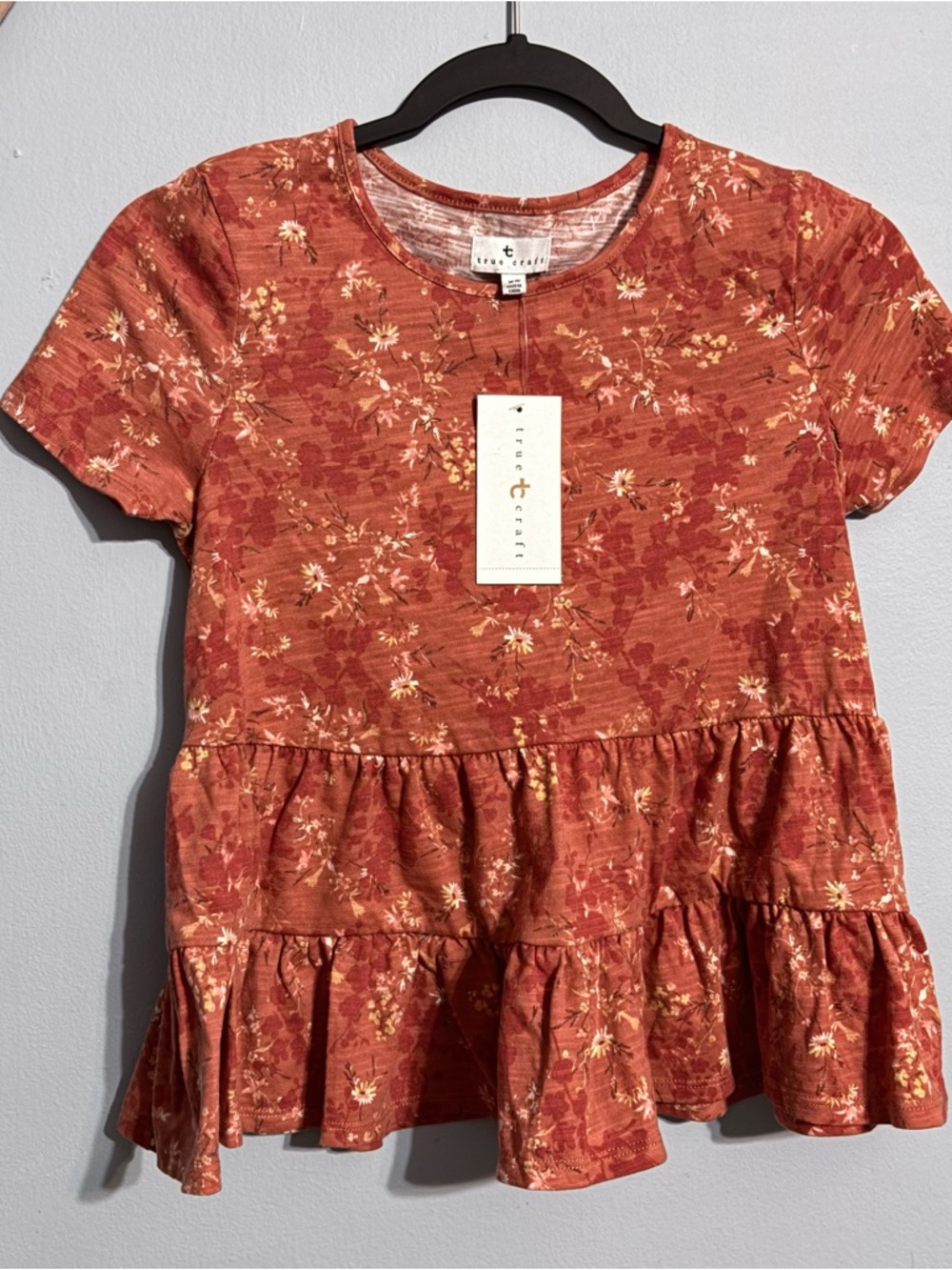 True Craft XS NWT Rust Floral Babydoll tiered Tee